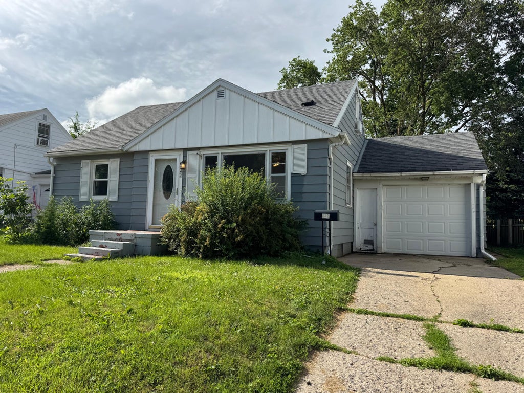 Photo of 932 Willow Street, Fairmont, MN 56031 (MLS # 7094994)