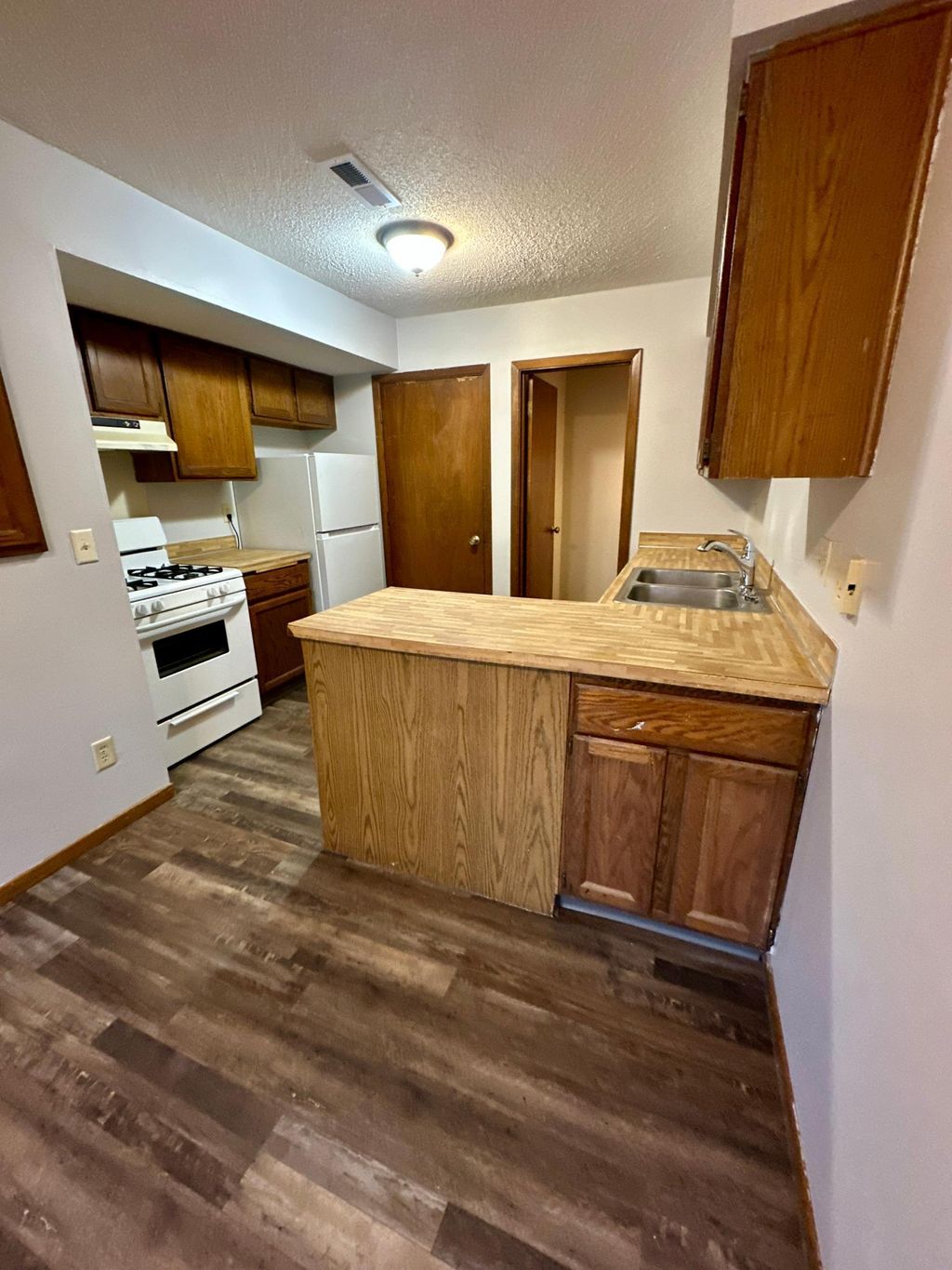 Photo of 4725 Lund Point, Eagan, MN 55122 (MLS # 7057763)