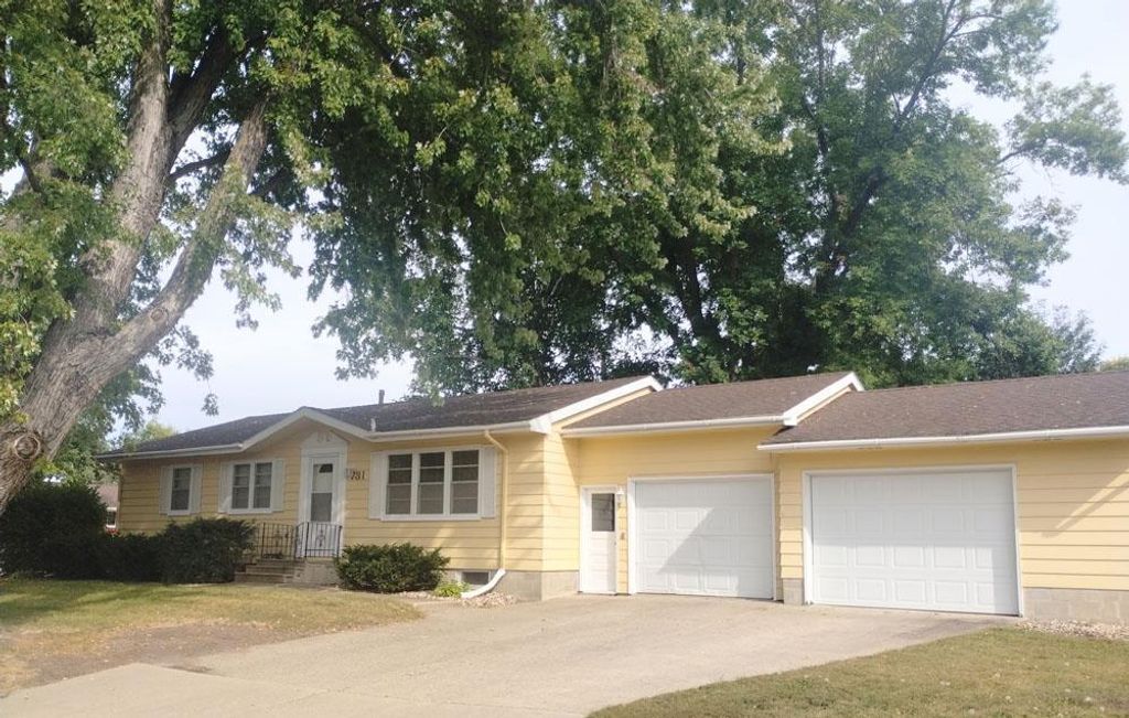 Photo of 731 3rd Avenue NE, Sleepy Eye, MN 56085 (MLS # 7006232)