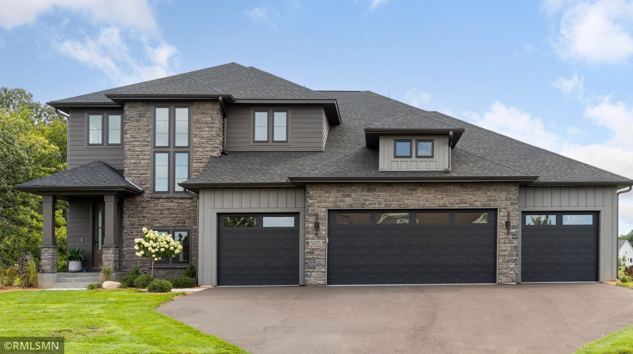 5685 N Kelvin Avenue N