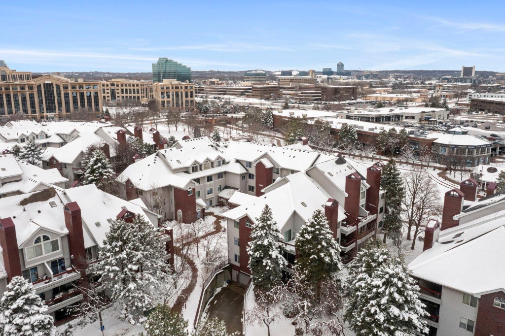 Photo of 7500 Edinborough Way #3308, Edina, MN 55435 (MLS # 7120912)