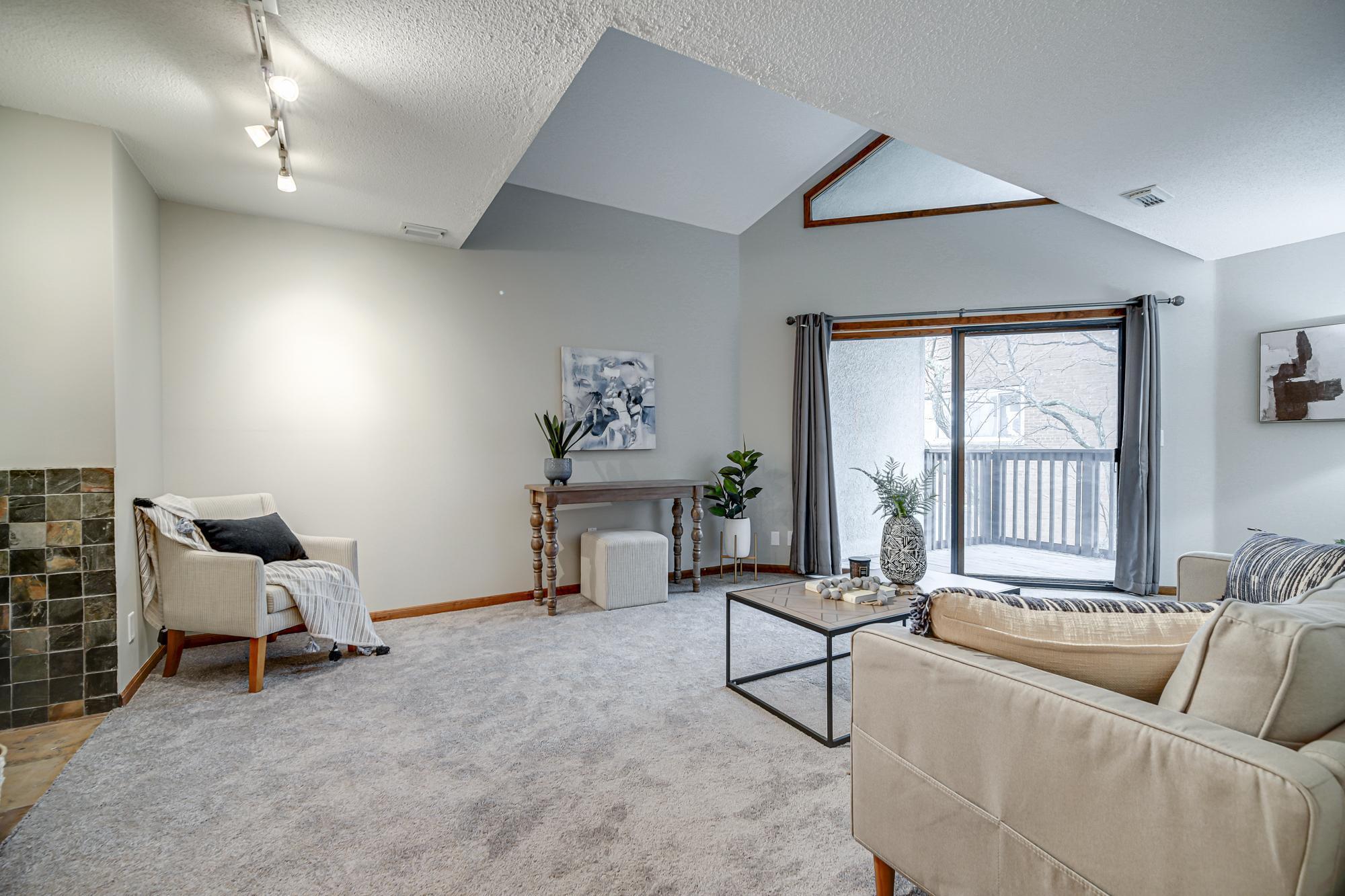 232 W Franklin Avenue 303