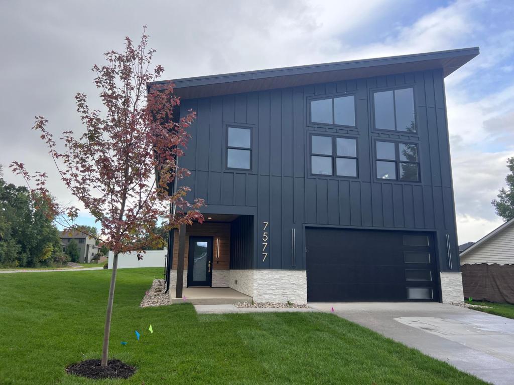 7577 138th Street W