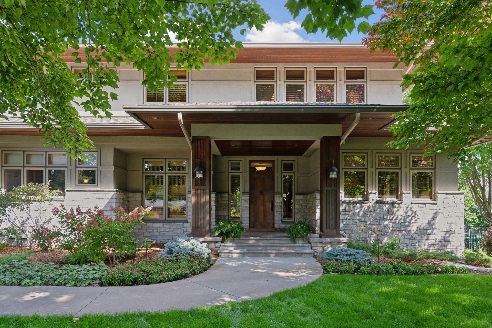 5425 Highwood Drive W