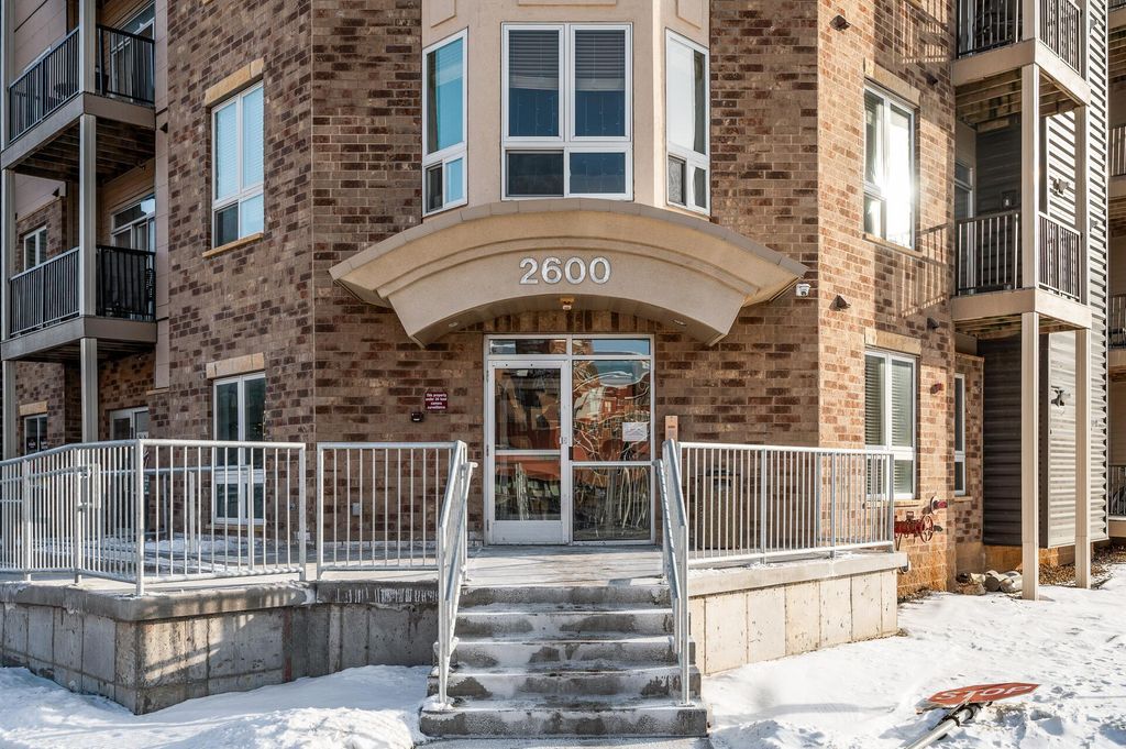 Photo of 2600 University Avenue SE #106, Minneapolis, MN 55414 (MLS # 7017512)
