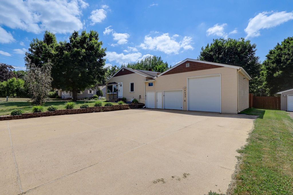 Photo of 9632 Pleasant Avenue S, Bloomington, MN 55420 (MLS # 7042544)