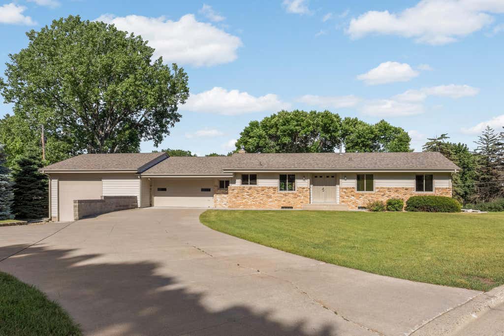 Photo of 112 Mayo Drive, Burnsville, MN 55337 (MLS # 7099265)