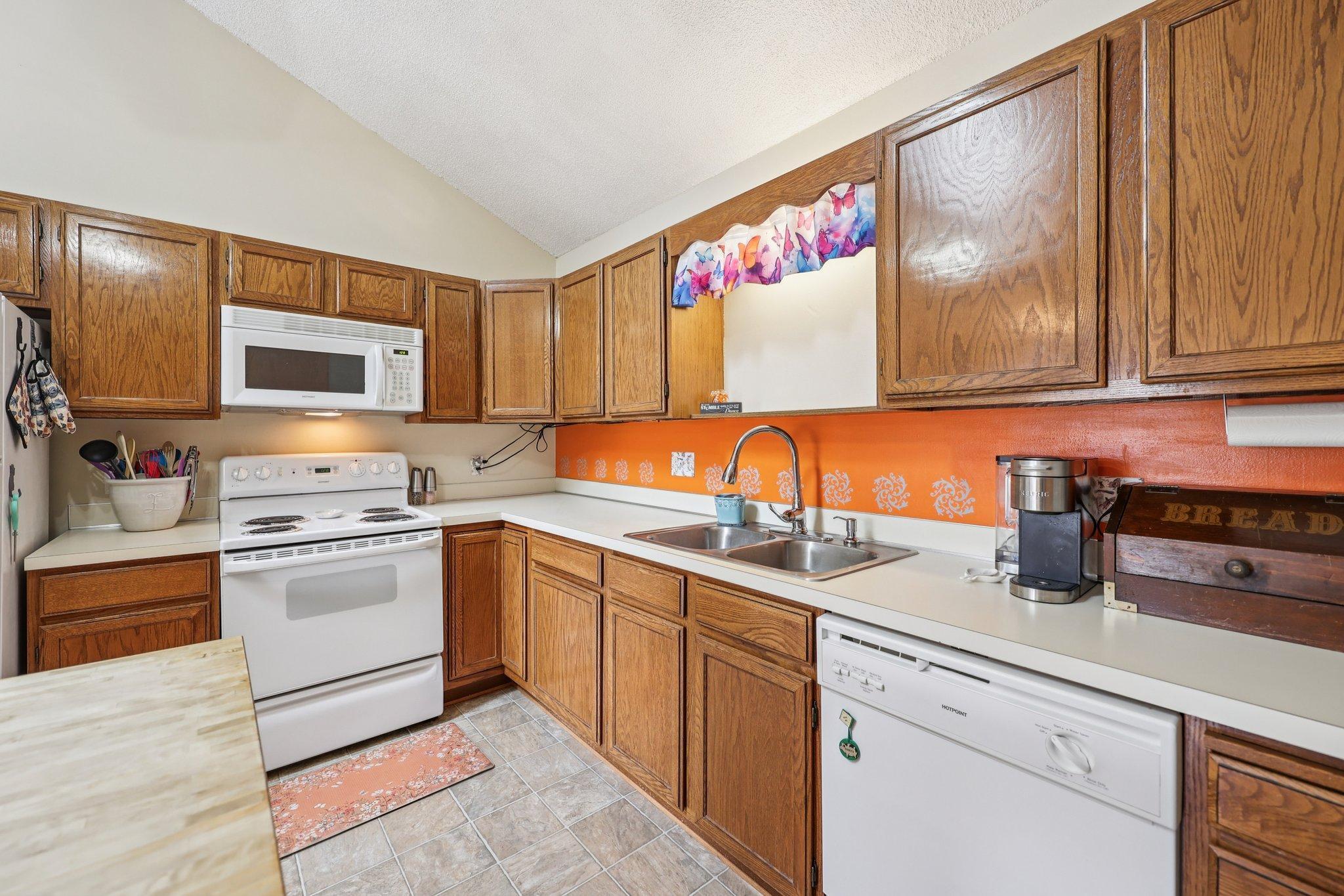 3276 Greenbrier Street