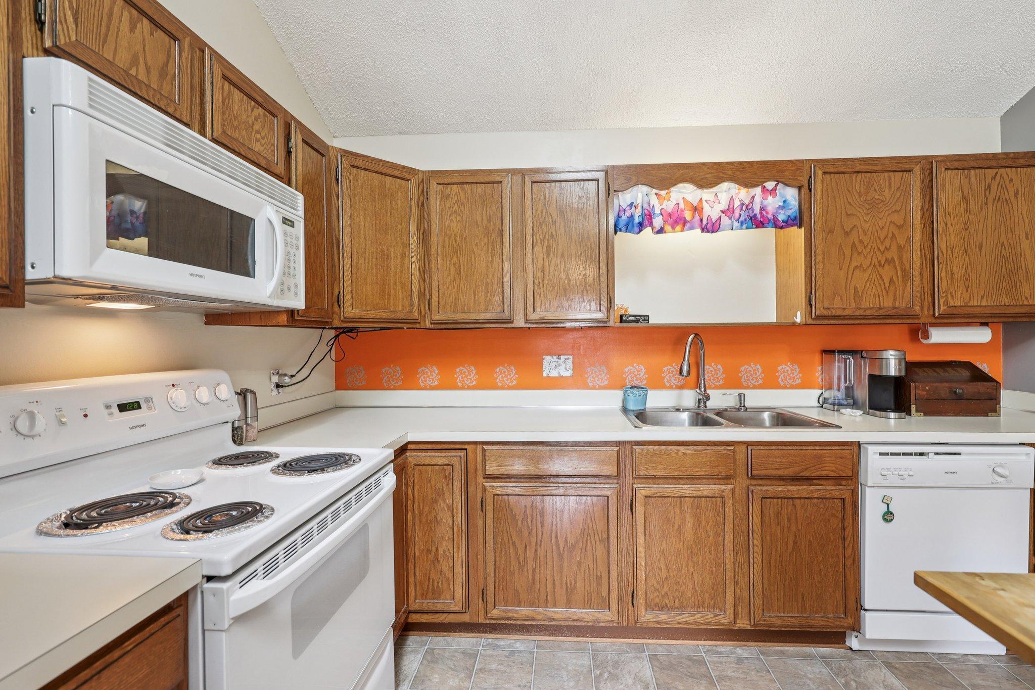 3276 Greenbrier Street