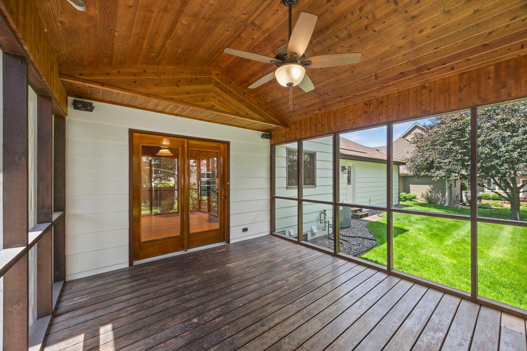 8941 Hunters Trail