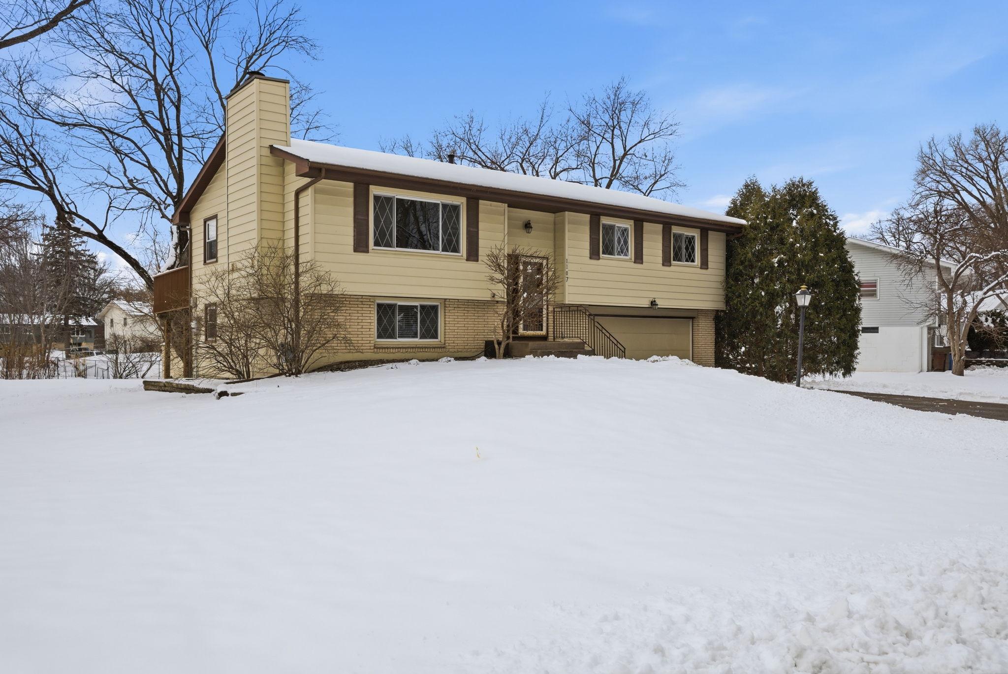 1107 Welcome Avenue N