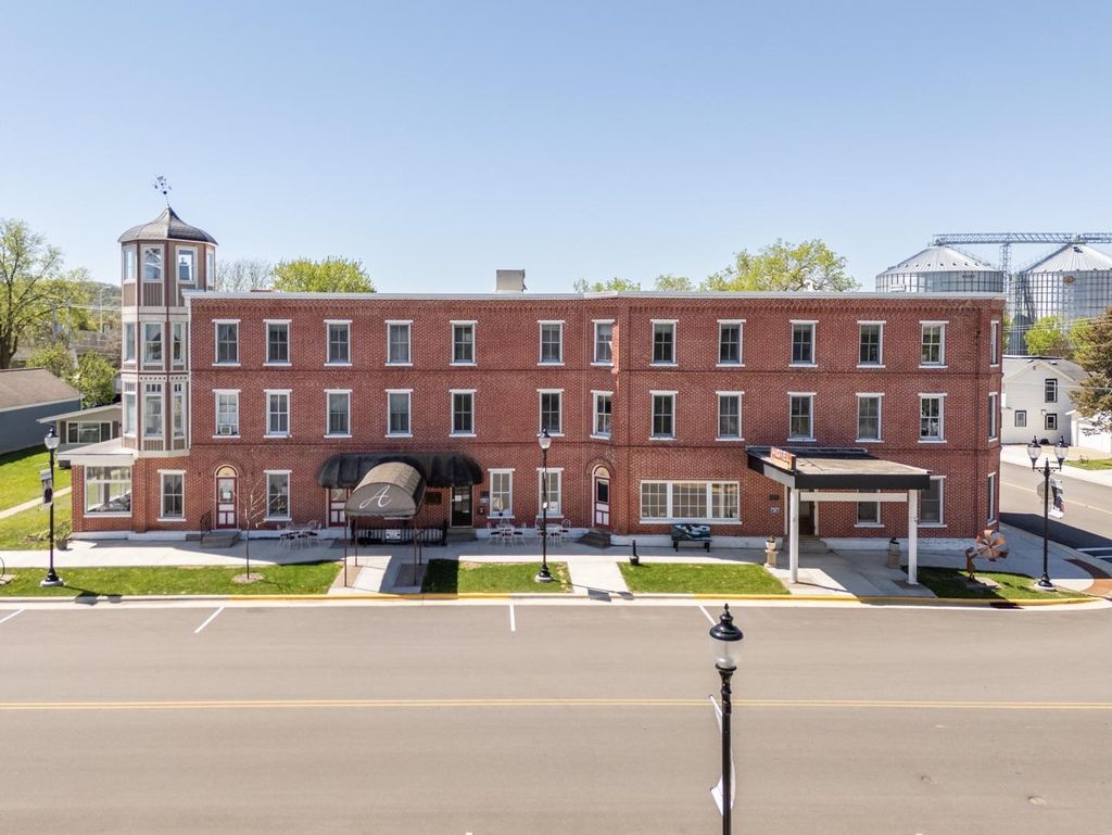 Photo of 333 Main Street W, Wabasha, MN 55981 (MLS # 7096320)