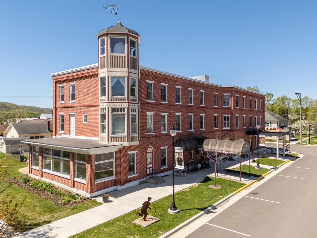 Photo of 333 Main Street W, Wabasha, MN 55981 (MLS # 7096320)
