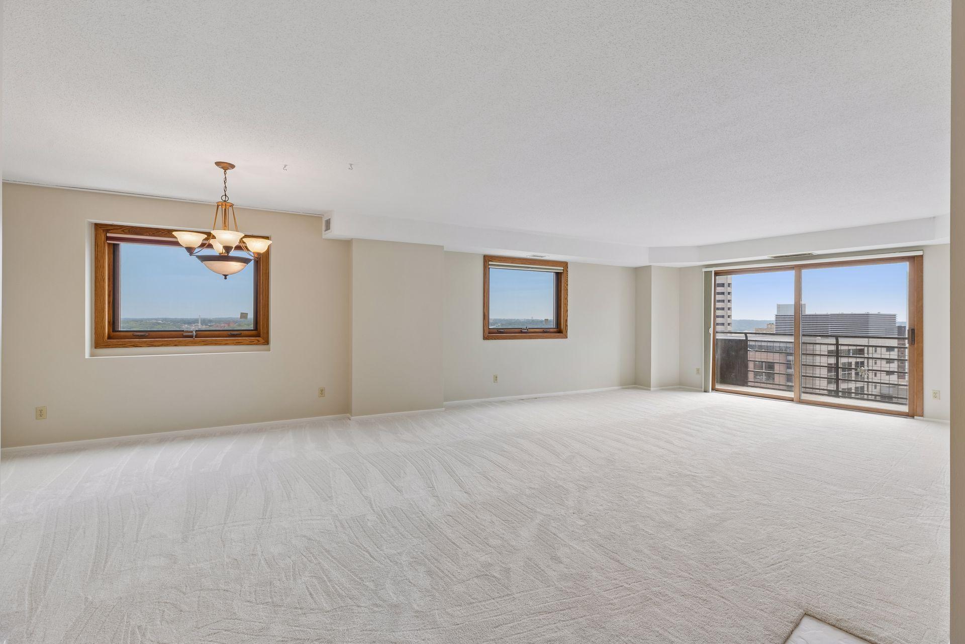 66 9th Street E 2615