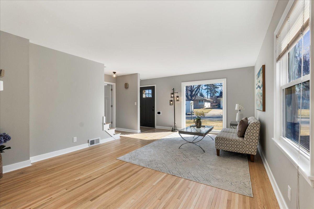 2910 Vernon Avenue S