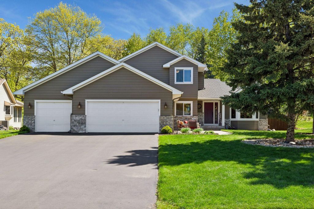 Photo of 356 Pendryn Hill Curve, Woodbury, MN 55125 (MLS # 7014424)