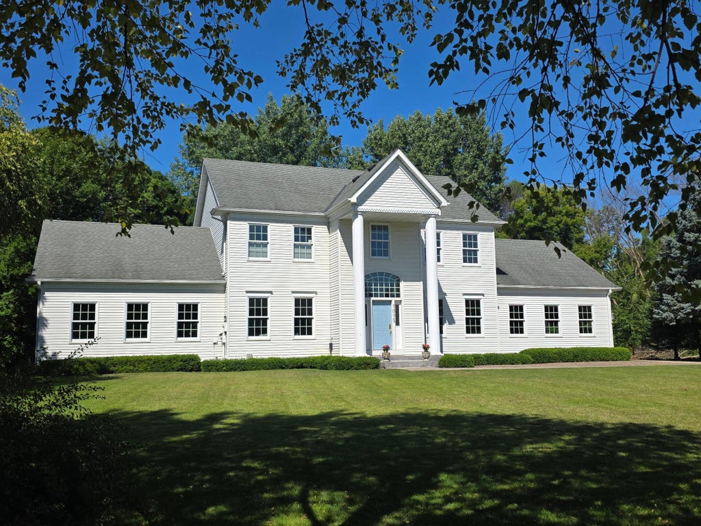 Photo of 1015 W Cove Lane, Mound, MN 55364 (MLS # 7100945)