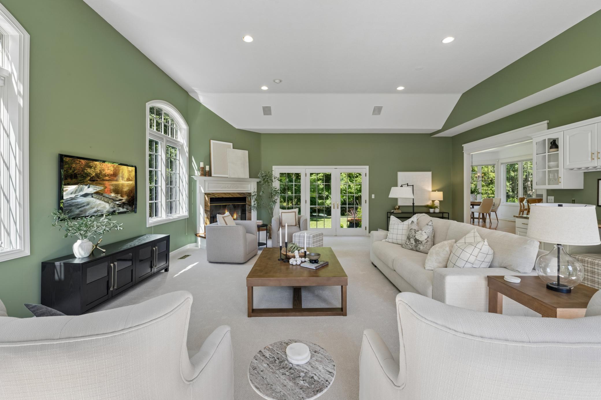 1015 W Cove Lane