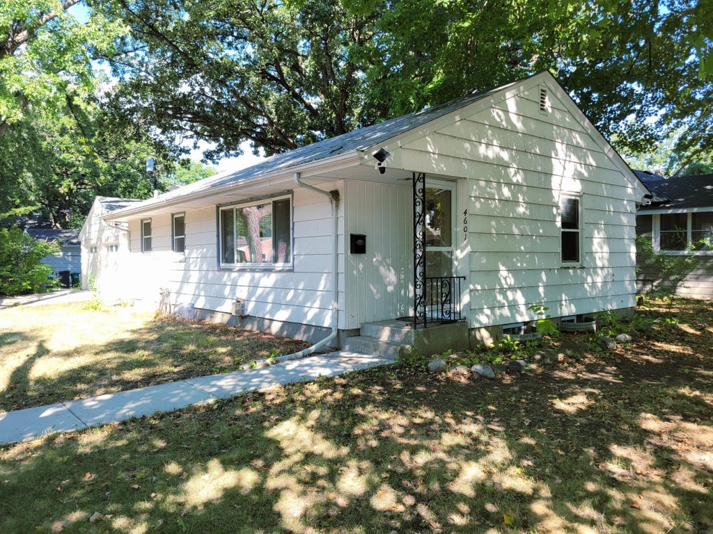 Photo of 4601 Oliver Ave N AVE, Minneapolis, MN 55412 (MLS # 7141252)