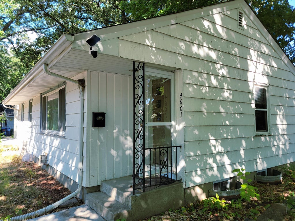 Photo of 4601 Oliver Ave N AVE, Minneapolis, MN 55412 (MLS # 7141252)