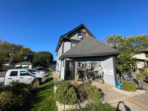 961 Grand Avenue Saint Paul MN 55105