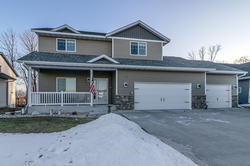 Photo of 2021 Bluestem Drive, Mankato, MN 56001 (MLS # 7010330)
