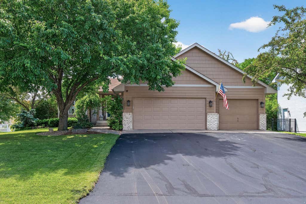 Photo of 16637 83rd Avenue N, Maple Grove, MN 55311 (MLS # 7118847)