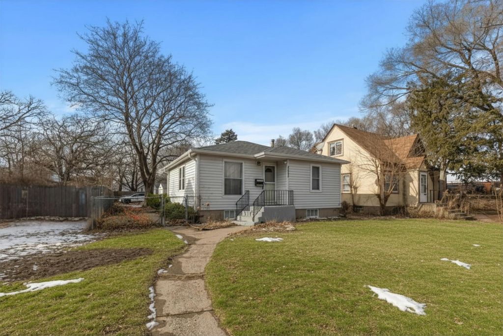 Photo of 4625 Oliver Avenue N, Minneapolis, MN 55412 (MLS # 7041903)
