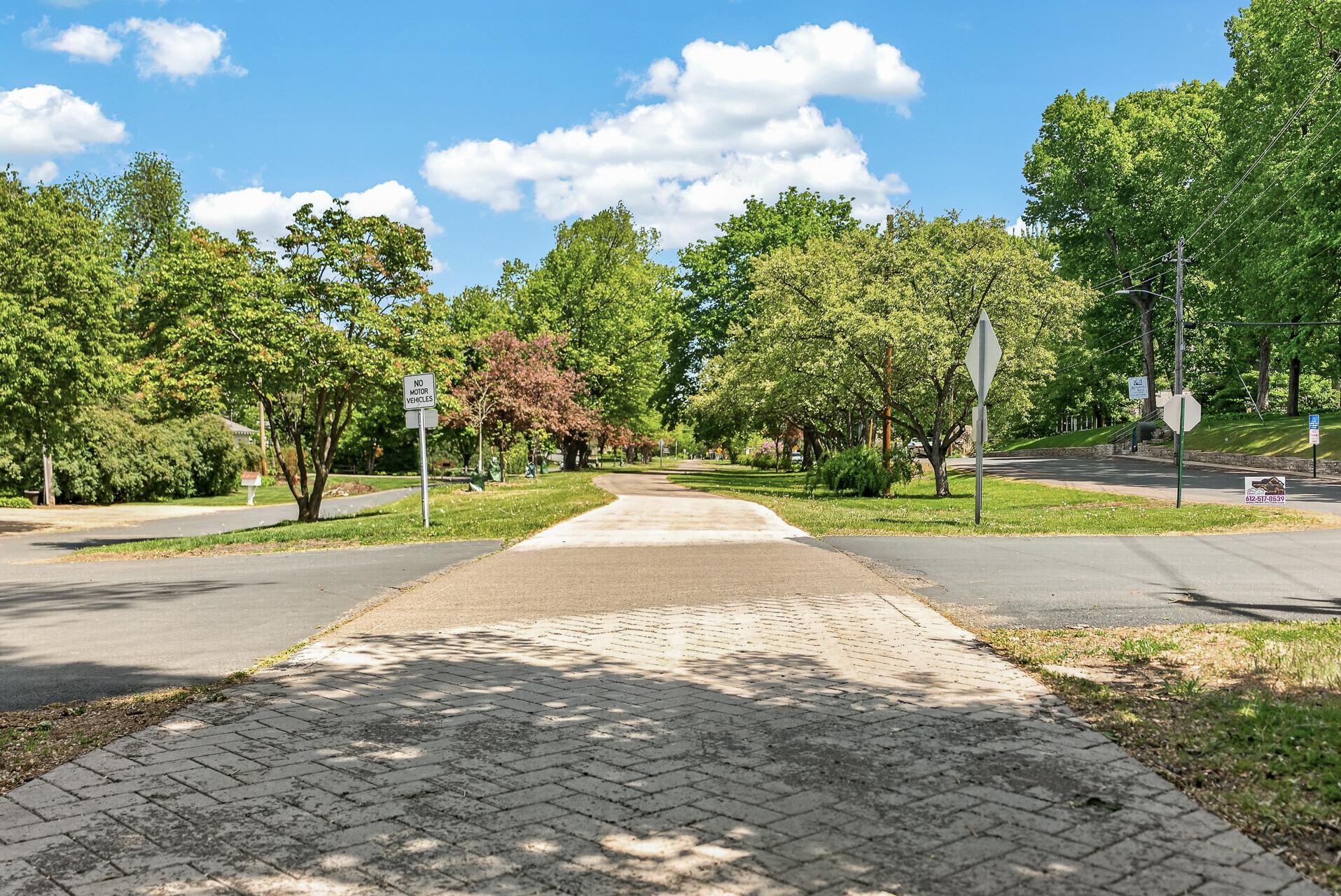 3114 Brooks Lane