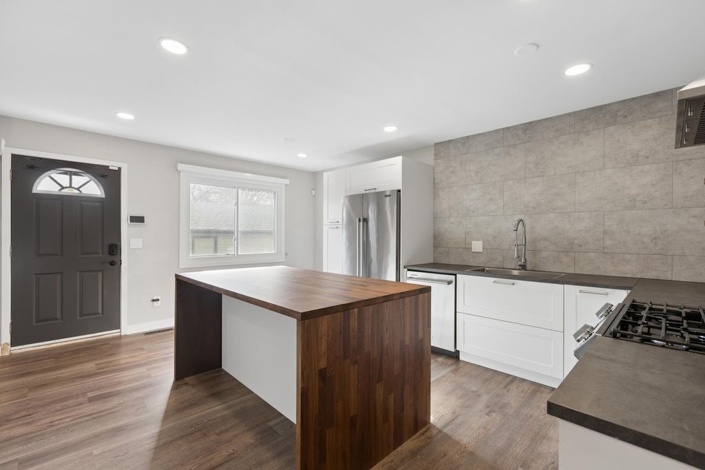 Photo of 5910 W 26th Street, Saint Louis Park, MN 55416 (MLS # 7051831)