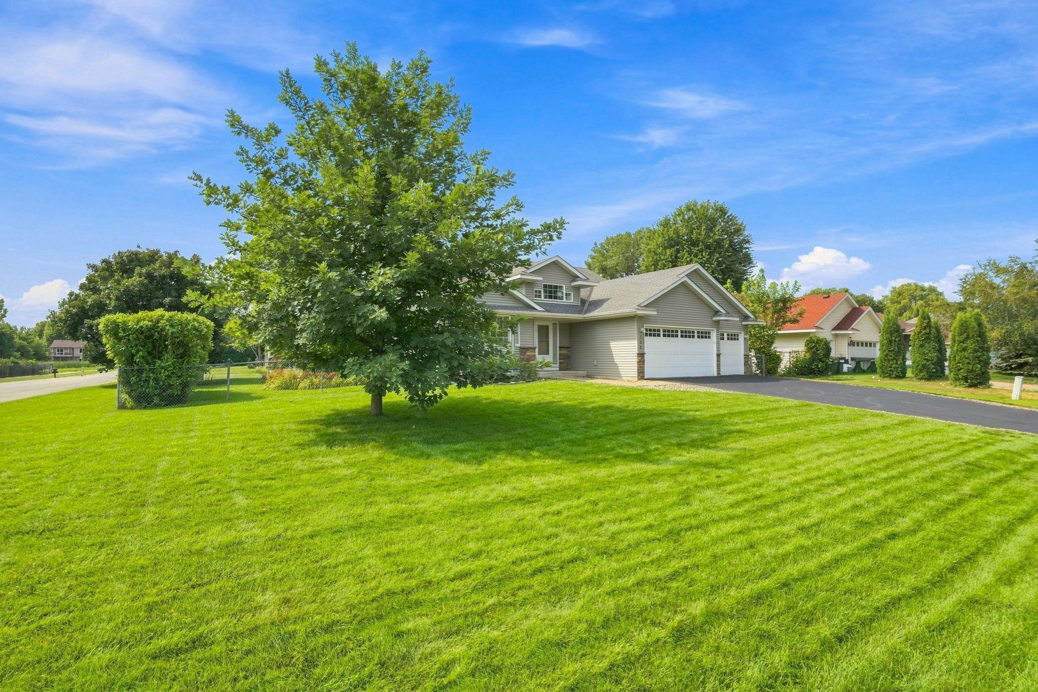 798 104th Court NE