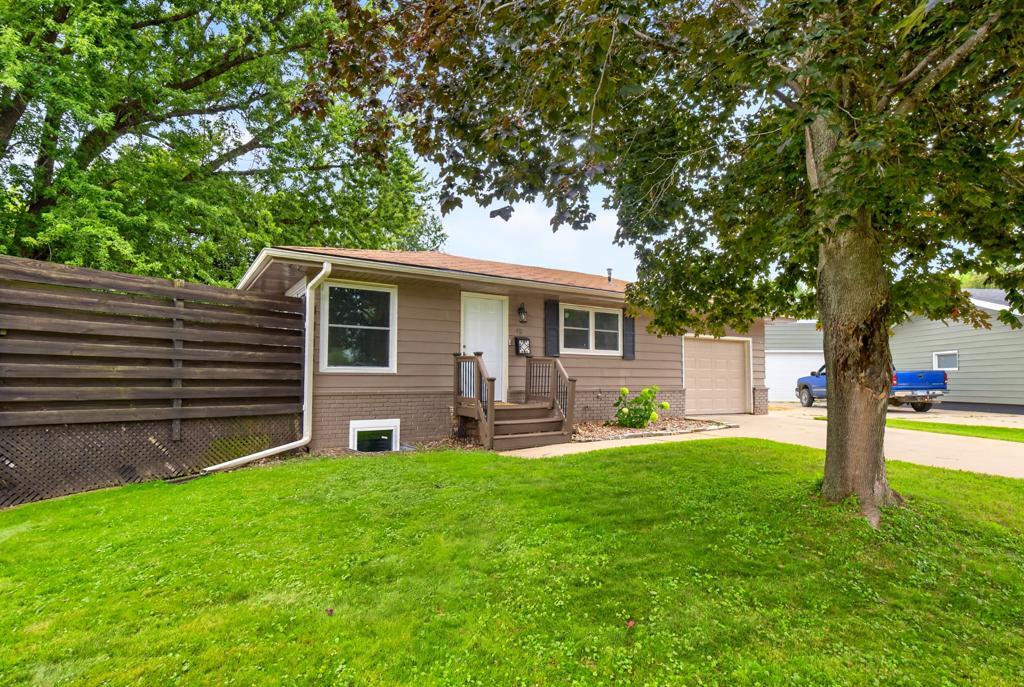402 Sunset Court NE