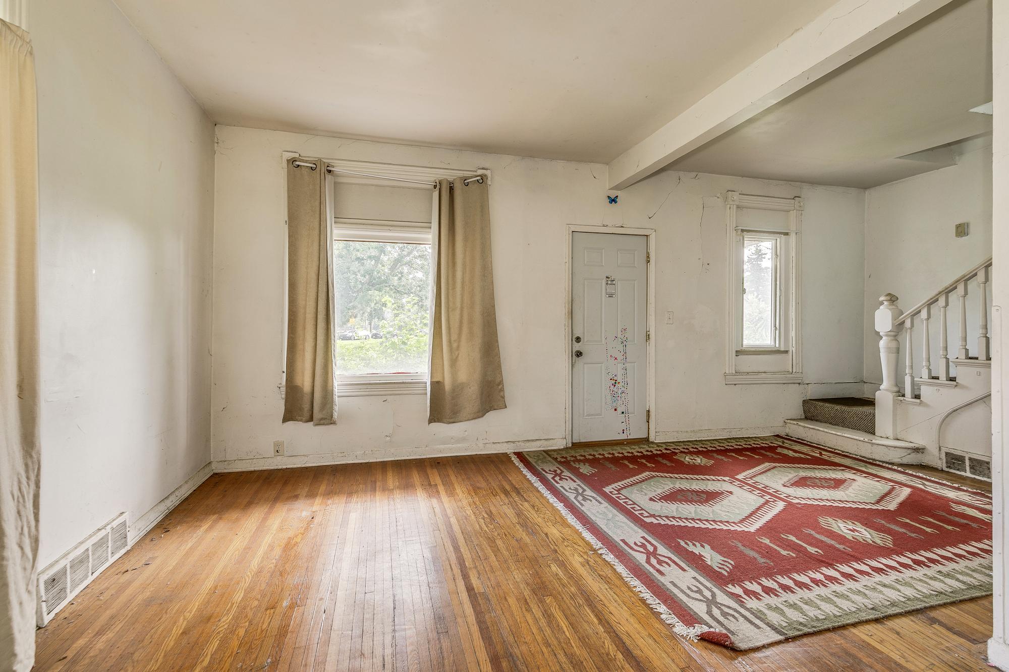 1111 Como Place
