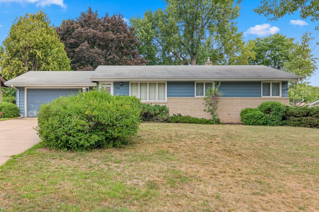 Photo of 405 Terrace Drive, Roseville, MN 55113 (MLS # 7126455)