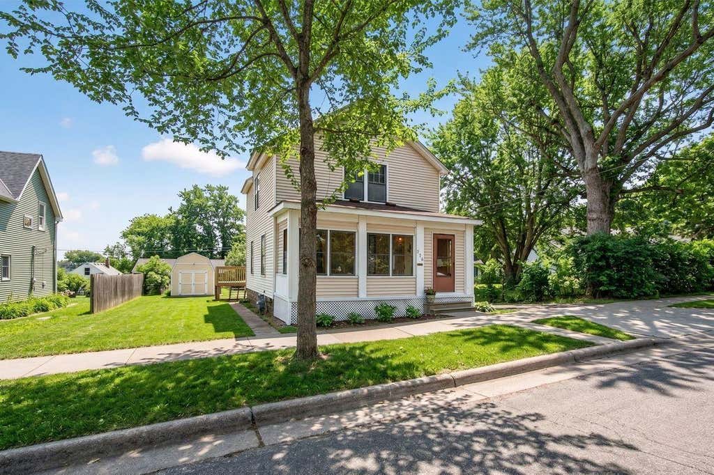 Photo of 776 Andrew Street, Saint Paul, MN 55107 (MLS # 7094285)