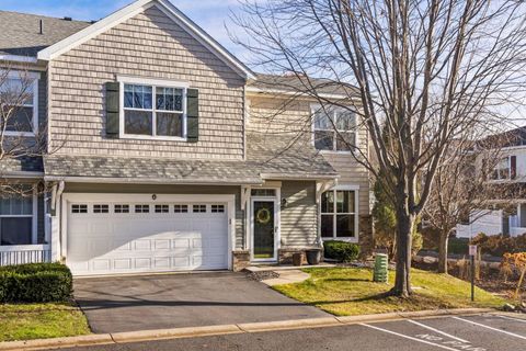 1632 Legacy Parkway E 4 Maplewood MN 55109