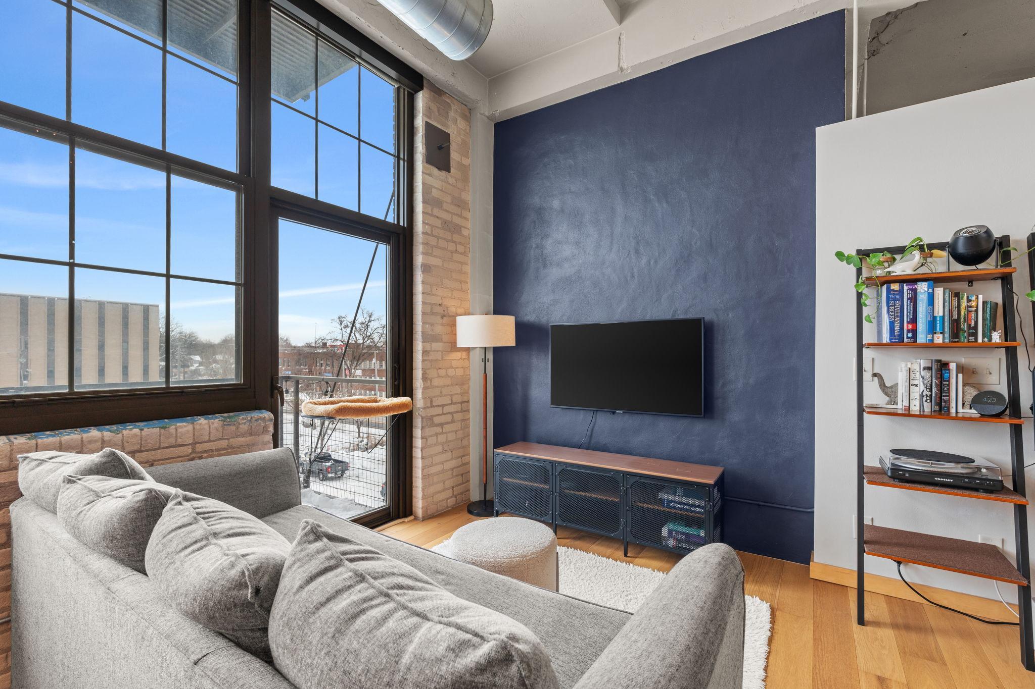 1901 E Hennepin Avenue 306