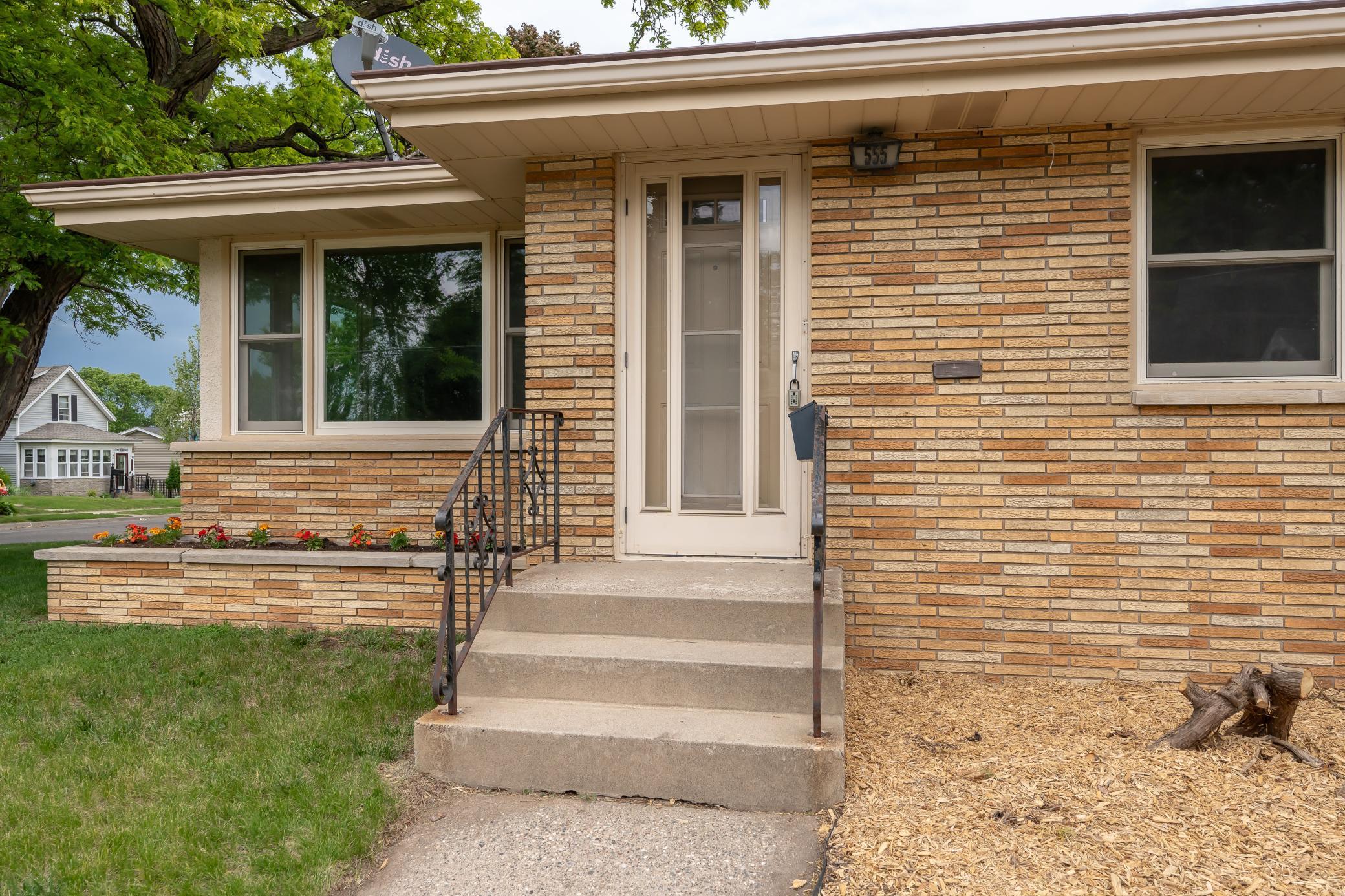 555 Arlington Avenue W