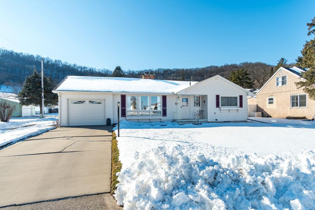 Photo of 109 Hill Street N, La Crescent, MN 55947 (MLS # 7027693)