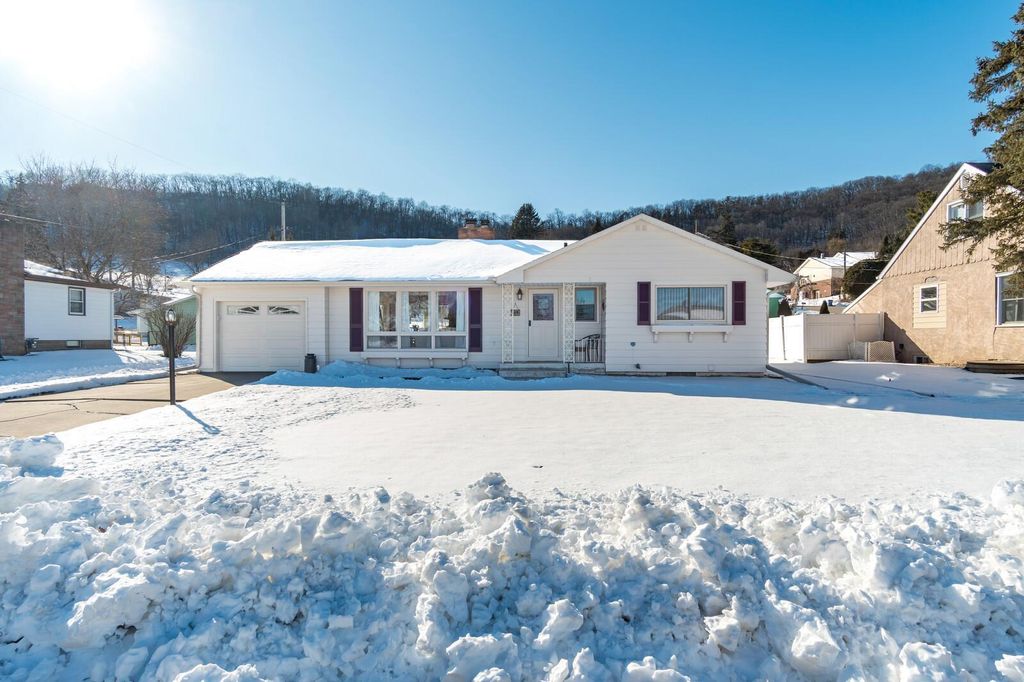 Photo of 109 Hill Street N, La Crescent, MN 55947 (MLS # 7027693)