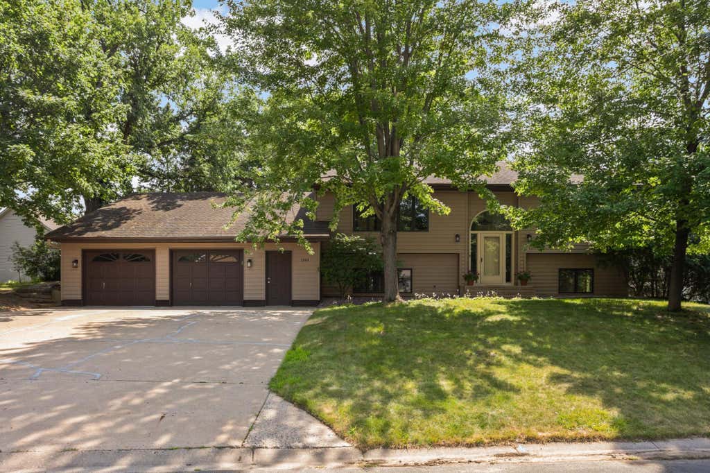 Photo of 2064 Pin Oak Drive, Eagan, MN 55122 (MLS # 7113560)