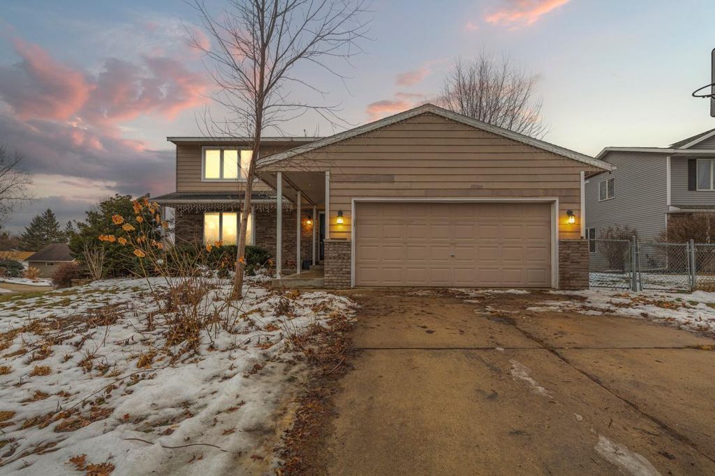 Photo of 4406 Newcastle Lane NW, Rochester, MN 55901 (MLS # 6775890)