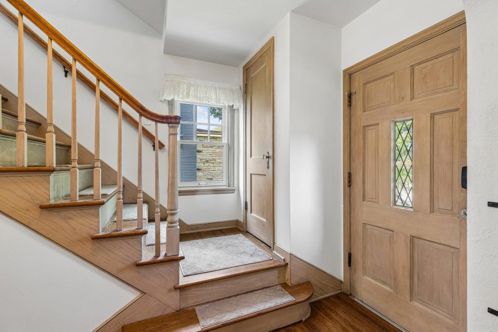 Photo of 1197 Como Boulevard W, Saint Paul, MN 55103 (MLS # 7123168)