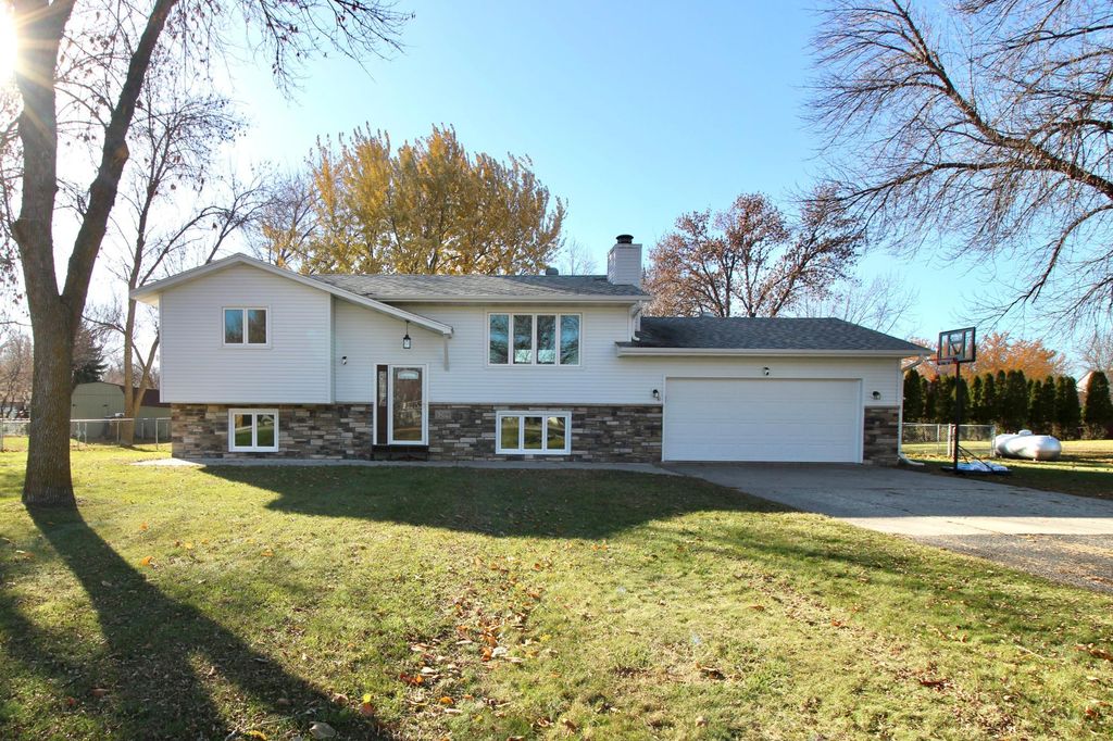 Photo of 1209 63RD Avenue N, Moorhead, MN 56560 (MLS # 7003683)