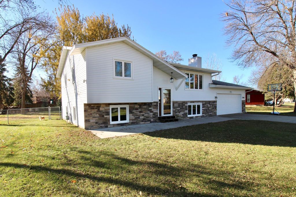 Photo of 1209 63RD Avenue N, Moorhead, MN 56560 (MLS # 7003683)