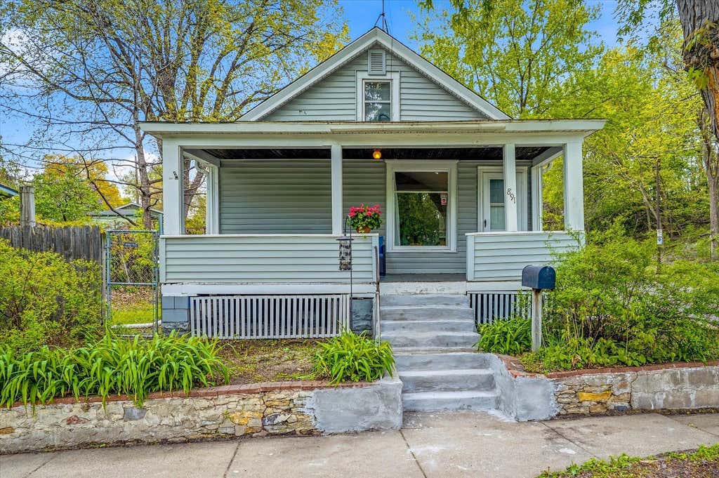 Photo of 891 Benhill Road, Saint Paul, MN 55105 (MLS # 7125572)