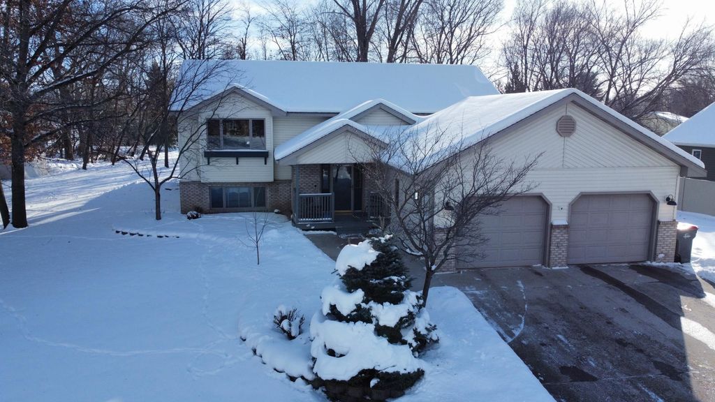 Photo of 903 Geneva Drive, Alexandria, MN 56308 (MLS # 7000840)