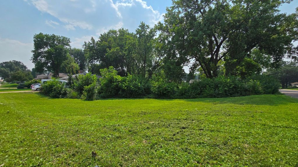 Photo of 3949 Douglas Drive N, Crystal, MN 55422 (MLS # 7067719)
