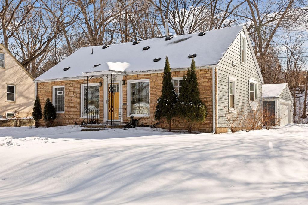 Photo of 3525 30th Avenue N, Robbinsdale, MN 55422 (MLS # 7010702)