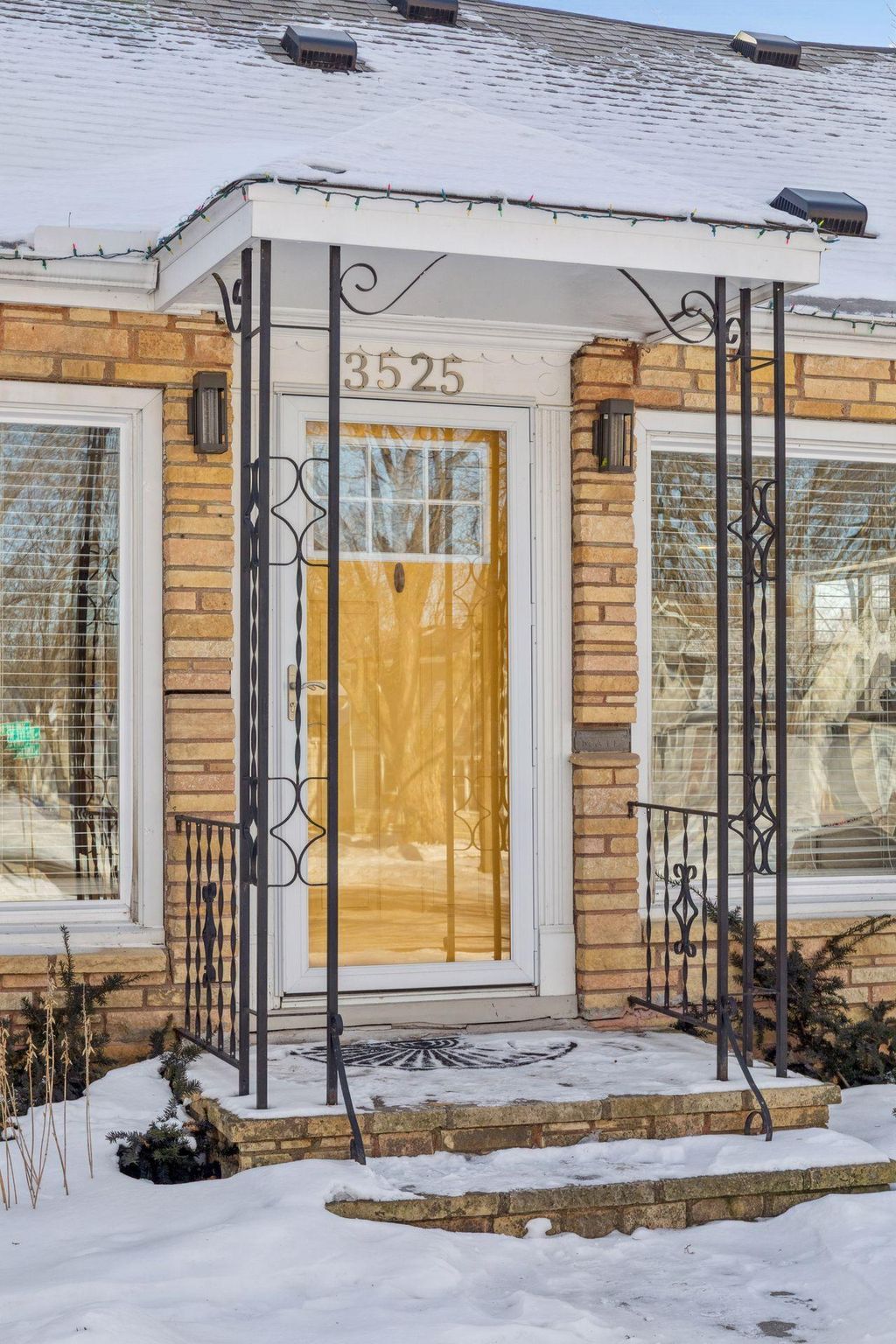 Photo of 3525 30th Avenue N, Robbinsdale, MN 55422 (MLS # 7010702)